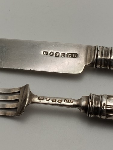 Ancienne paire de fourchettes et épandeurs géorgiens 1832 en argent massif marque H George Unite - Photo 3/13