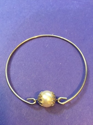 Brazalete brazalete vintage de perlas sintéticas delicado disfraz moda - Imagen 1 de 3