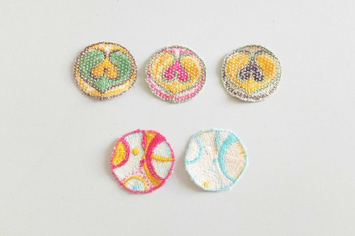 5 runde Aufnäher -3xHerz/Pik + 2xPhantasie- d=4cm, Nähen, no name, 90er Ja. neu - Bild 2 von 11