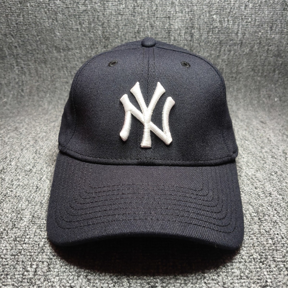 New Era 39THIRTY New York Yankees Navy Blue Stretch Fit Hat Size M/L
