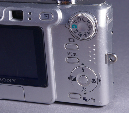 Sony Cyber-shot DSC-W30 6.0MP Digital Camera + 4Gb (№#10) - Picture 4 of 11