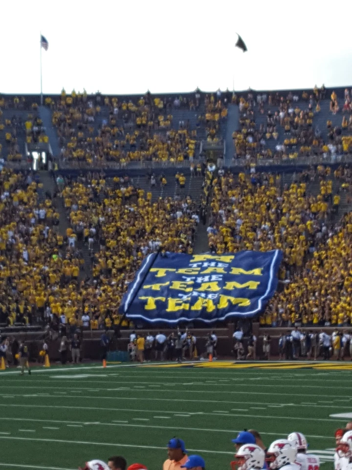 Boletos de fútbol americano Michigan Wolverines vs Ohio State (3) ¡línea de 30 yardas quinta fila! Foto 4 de 4