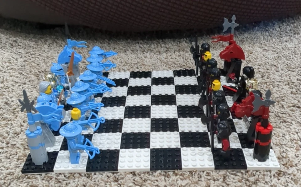 2005 LEGO Knights Kingdom Chess Game #851499-near complete set-Rare! Exc. Cond! - Image 4 of 4