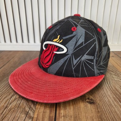 Adidas Miami Heat D-Train 210 Flexfit 7 1/4 - 7 5/8 Hat Cap Black Red Distressed