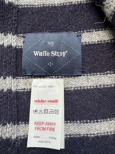 BUFANDA INVIERNO HOMBRE WHITE STUFF GRIS, ROJO Y AZUL - Imagen 2 de 7