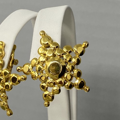 Trifari TM Earrings Star Gold Tone Clip On Bumpy Connected Dots Vintage 1.5" - Picture 4 of 11