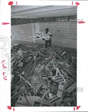 1990 Press Photo Artvel Williams Stacks Remnants of Election Campaign Signs