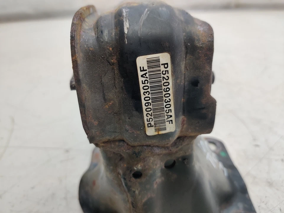 JEEP GRAND CHEROKEE WK 5.7 HEMI V8 LEFT FRONT ENGINE MOUNT 52090305 - Image 2 of 3