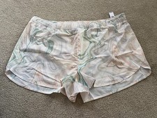 NWT old navy womens 3X white swirlpop dolphin hem active shorts 3  inseam