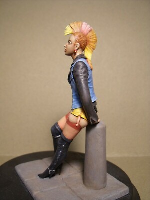 FIGURINE 1/18 GIRL MAEVA VROOM NOT PEINT FOR MINICHAMPS NOREV KK SCALE