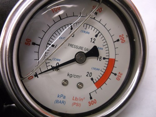 2-1/2" 300PSI Liquid Filled Pressure Gauges 1/4" NPT Bottom Mount (D18) - Picture 2 of 5