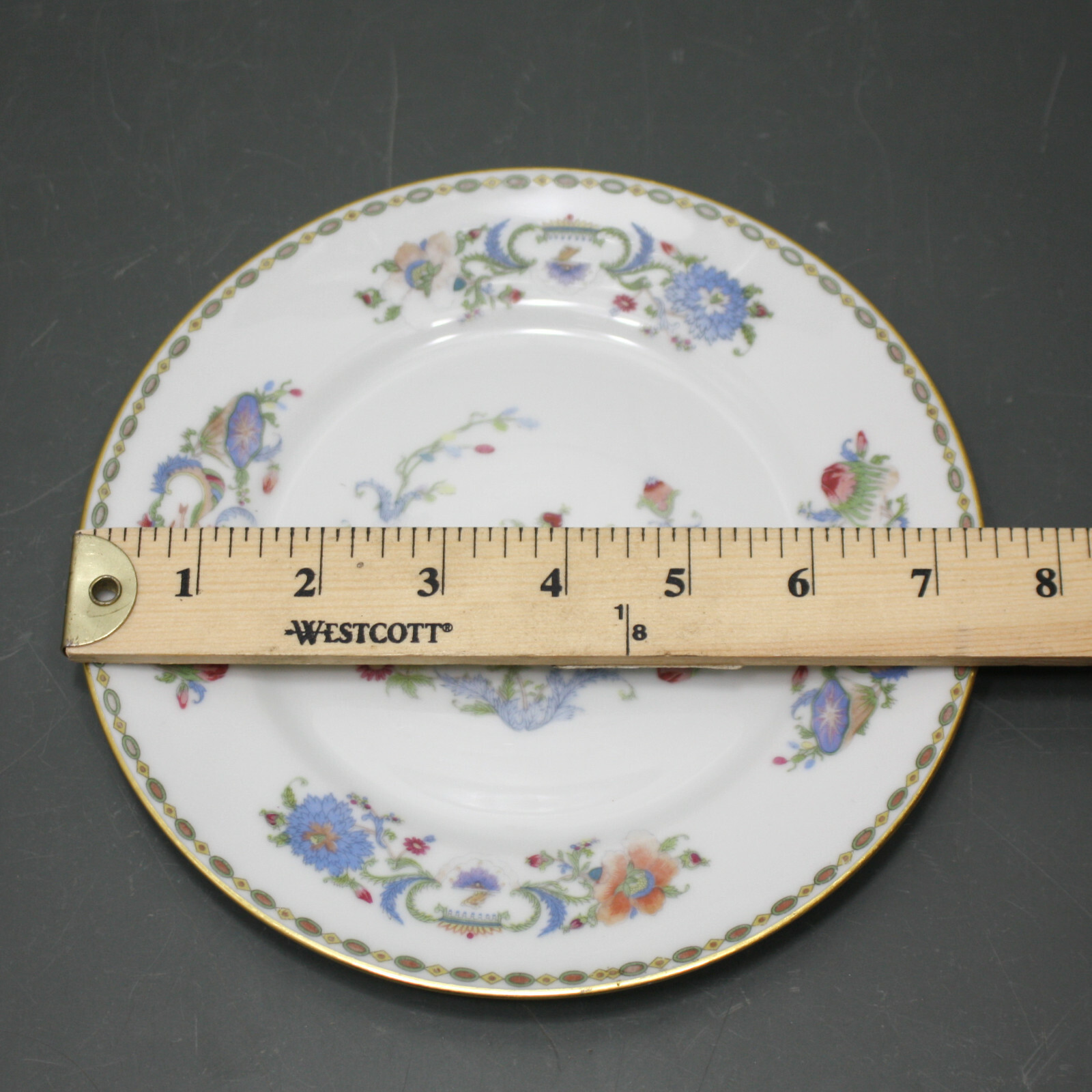 (10) A Raynaud Ceralene Limoges Vieux Chine White, 6 Dinner & 4 Salad Plate Set