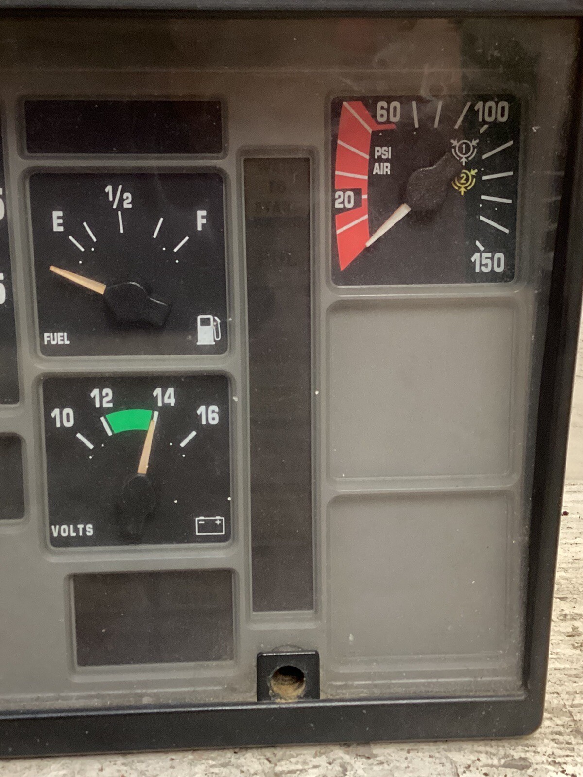 1998 International 4700,4900,3800 Speedometer Instrument Cluster Gauges