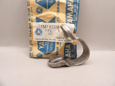 NOS Yamaha DT175 DT250 DT400 XT500 1977-1981 Genuine Flasher Stay 1M1-83318-00