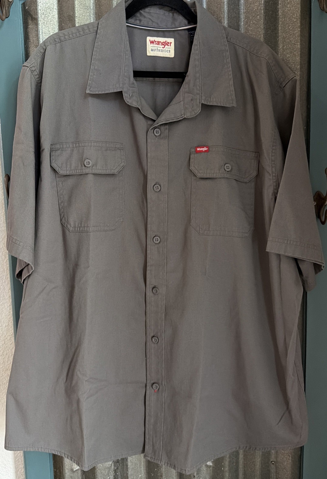 Wrangler Authentics Men's Short Sleeve Button-Up Work Shirt Gray 2XL XXL