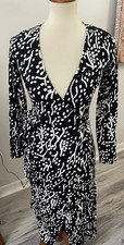 Diane Von Furstenberg for Target black&white long sleeve wrap dress size XXS