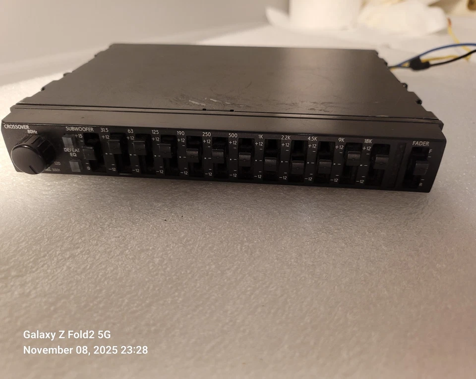 ALPINE 3331 Graphic Equalizer EQ 11-Band Pre-Amp with Subwoofer output - Image 2 of 4