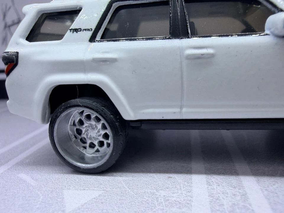 Hot Wheels '18 Toyota 4Runner Premium Boulevard Diecast rueda suelta intercambiable en 3D Foto 3 de 4