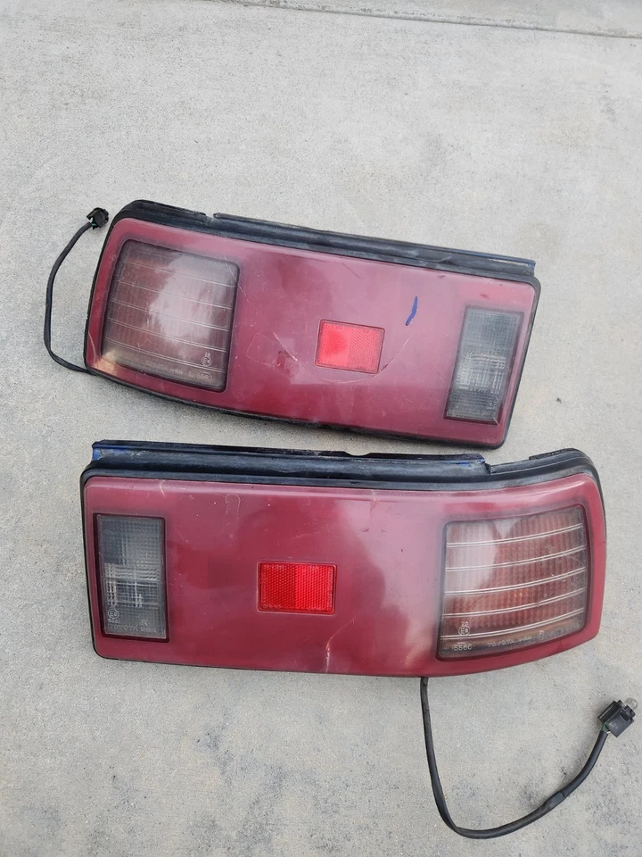 Luces traseras Toyota Supra 1986-1988 OEM (ásperas) pero con bandejas de bombilla MK3 Supra 7 m Foto 2 de 4