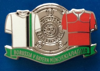 German Borussia Munchengladbach v Bayern Munich Kit Match Badge