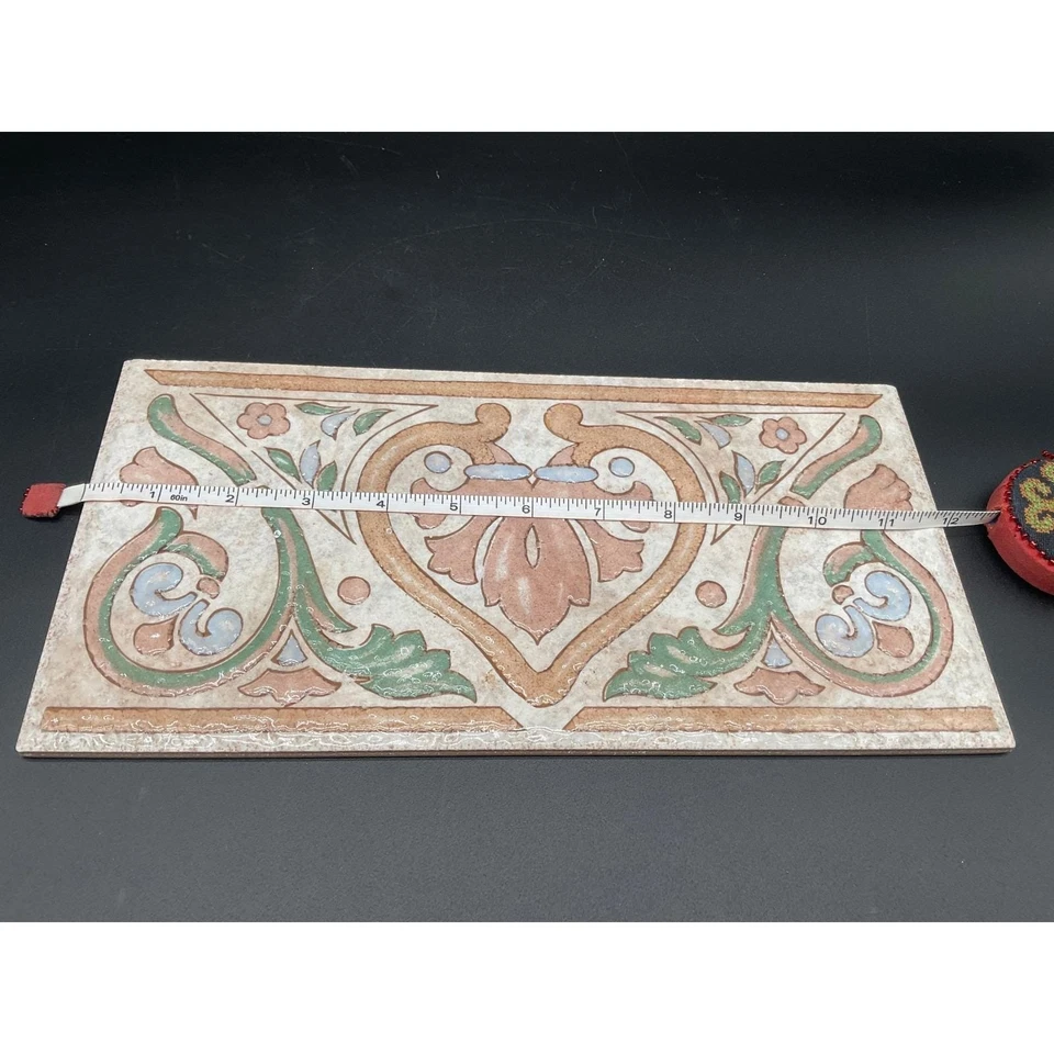 Azulejo de pared de cerámica decorativo italiano 6′′ × 12′′ desplazamiento acento floral hecho en Italia Foto 3 de 4