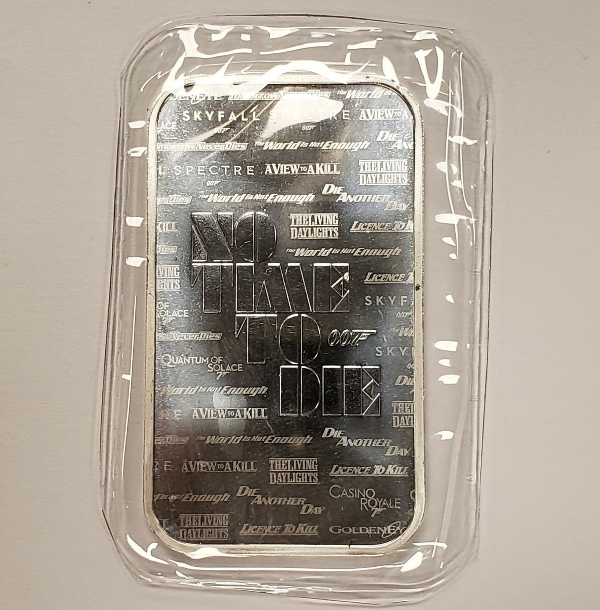 【特価】ロイヤルミント 007 ジェームズボンド 10オンス シルバーバー James Bond Diamonds Are Forever Minted 10oz Silver Bar Bullion