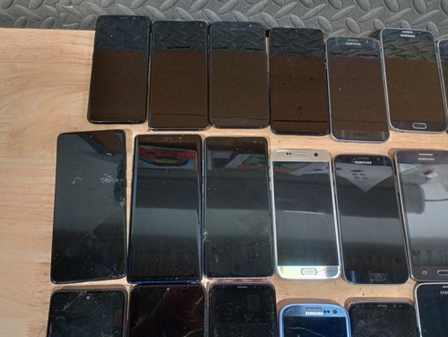 Lot x40 Android Phones - As-Is/Broken/For Parts/Repair *UNTESTED* - Photo 12 sur 24