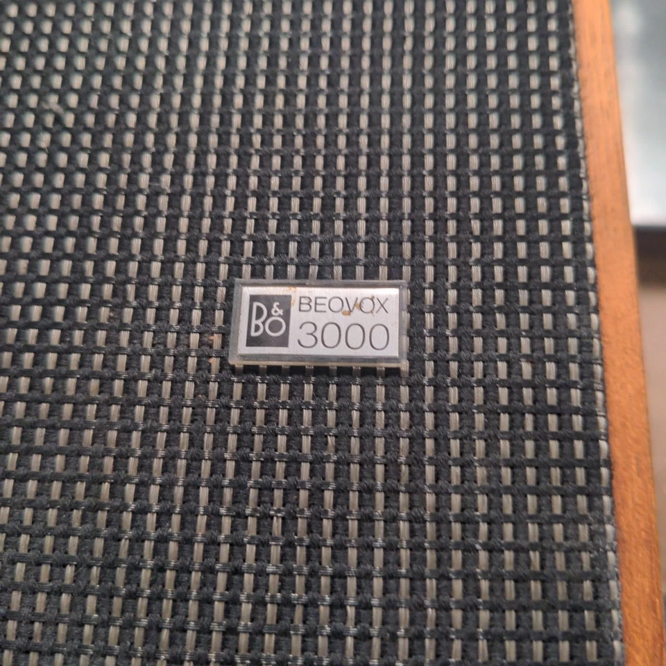 Cubierta de parrilla de altavoz BANG & OLUFSEN B&0 SOLO 24x10 defecto Beovox 3000  Foto 2 de 4