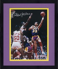 Framed Kareem Abdul-Jabbar Lakers Signed 16x20 Sky Hook vs Houston Rockets Photo