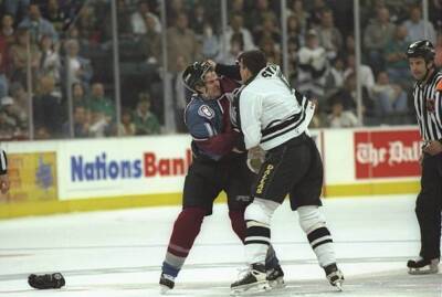 Goalkeeper Eirc Fichaud New York Islanders focuses on the puck as - Old Photo 1