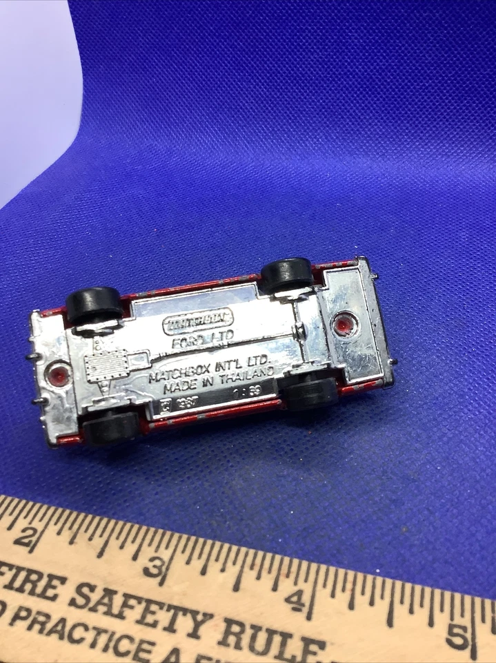 Matchbox Ford LTD Fire Chief Car - Fire Dept. Vintage 1987 - Red,VHTF, rare - Image 4 of 4