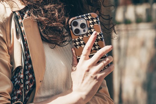 Cute Bear Luxury Brand Inspired Tough iPhone Case for All iPhone Models - Afbeelding 6 van 7