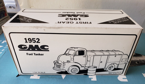First Gear GMC 1952 Fuel Tanker Mobil Lubrication DieCast 1:34 Scale 19-1230 1st - Picture 2 of 17