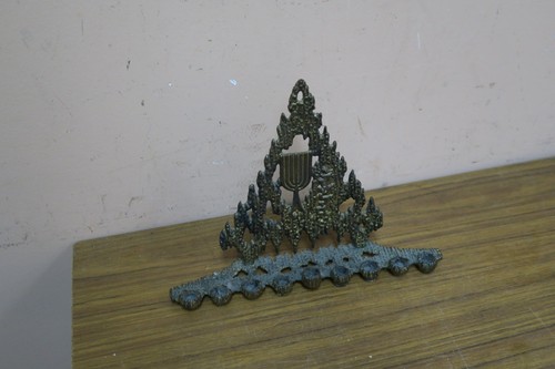 Vintage Marked Wainberg Israel Judaica Solid Brass Menorah Hanukkah 8.5" x 7" - Picture 2 of 4