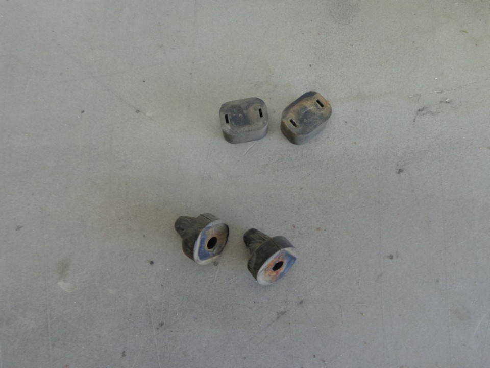 Upper & Lower Radiator Rubber Grommets Toyota Camry Maroon Sedan 4 Dr 2 ...