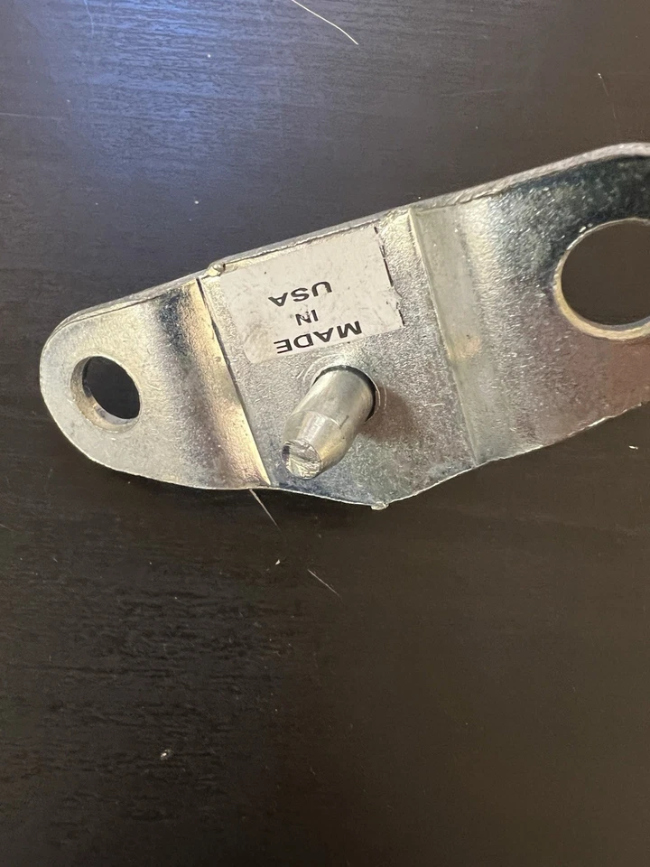 Bisagra de puerta trasera lado izquierdo camioneta Chevy S10  Foto 2 de 4