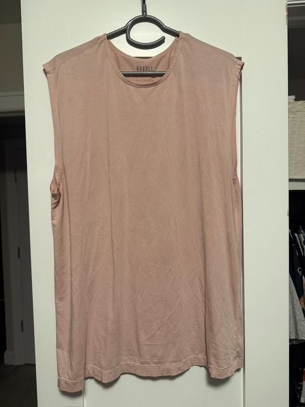 NOBULL - MEN'S LIGHTWEIGHT SLEEVELESS TEE - Dusty Rose / Large