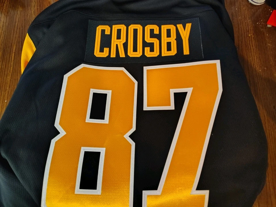 Camiseta NHL Sydney Crosby Captain Patch autêntica fanáticos New Fire 🔥🔥 - Imagem 2 de 2