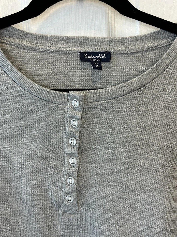 Espléndido Henley térmico gris jaspeado para mujer manga larga talla mediana Foto 3 de 4