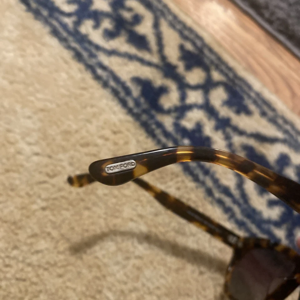 Óculos de sol Tom Ford TF614-F 01C olho de gato - Imagem 2 de 4