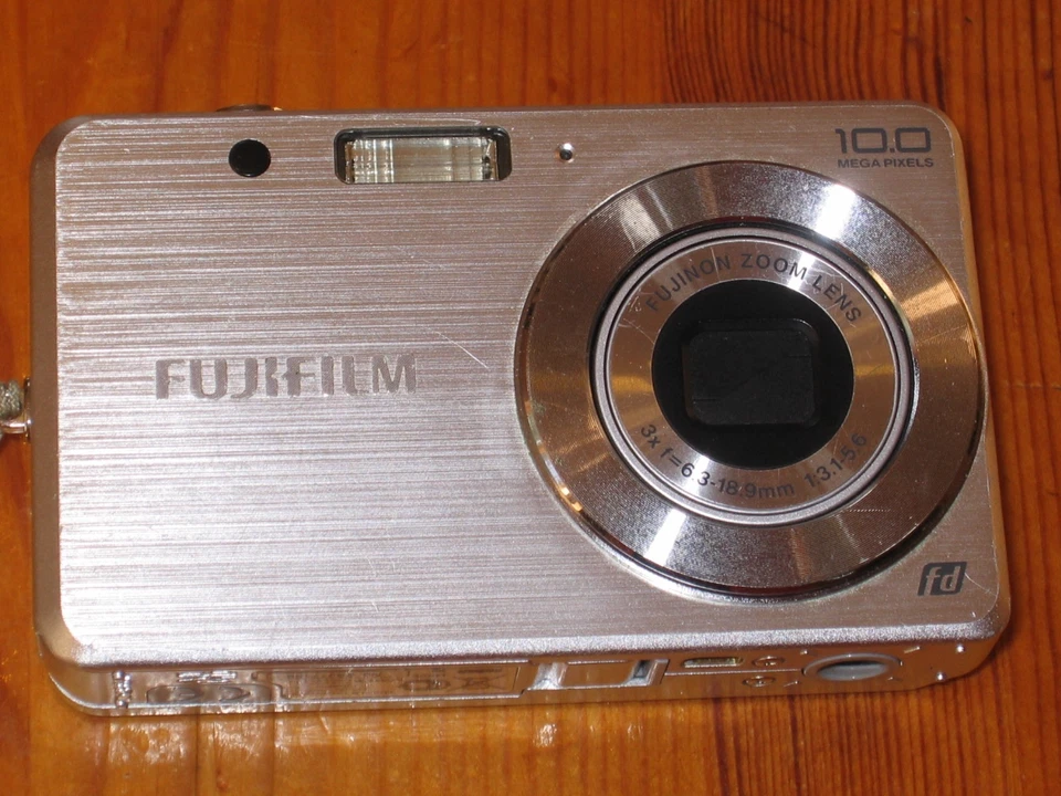 Fujifilm Digital Camera FinePix J20 10.0MP Silver Tested +cables adapter - Image 2 of 4