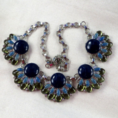 Pretty Shades of BLUE Rhinestone LUCITE Fashion Necklace Silver Tone NICE