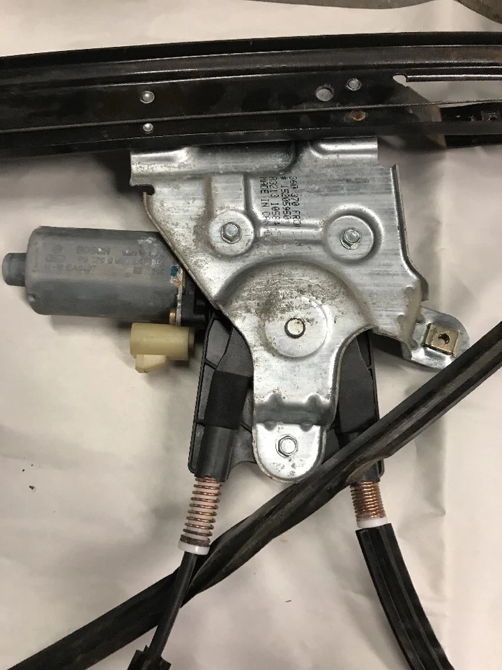 Regulador de puerta-ventana delantero izquierdo con motor GM 15205950 2004 GMC Envoy envío gratuito Foto 2 de 4