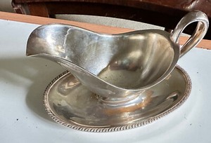 Vintage Silver Plated Gravy Boat with Attached Catch Plate. 8 1/2". x. 5 3/8"