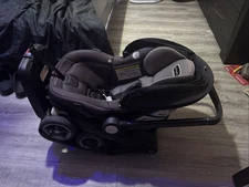 Evenflo Pivot Troop Child and Pet Modular Travel System in Rhodesboro Black used