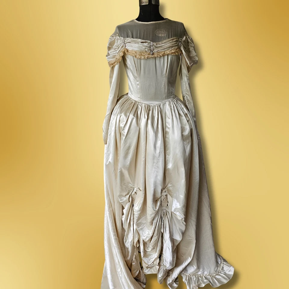 Antiguo vestido de novia victoriano tren satinado líquido champán  Foto 2 de 4