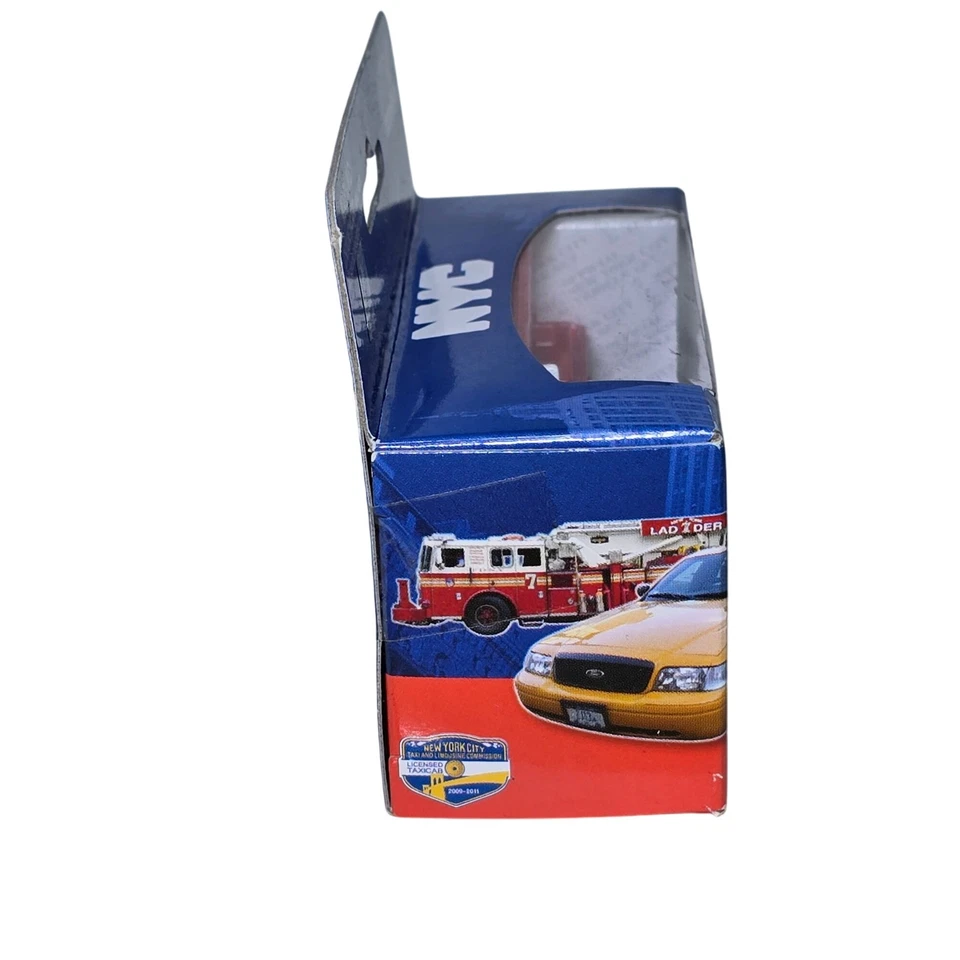 Camión de escalera Daron NYFD Departamento de Bomberos de Nueva York vehículo de rescate fundido a presión juguete 3" Foto 2 de 4
