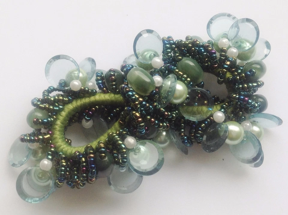 bracelet vintage pampilles perles vertes petites corail irisé extensible 4735 - Photo 2/3