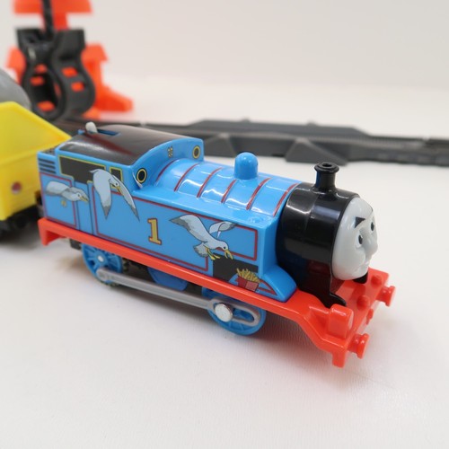 Thomas & Friends Track Master Cassia grúa y tren de carga vehículo juego aguacate - Imagen 5 de 12