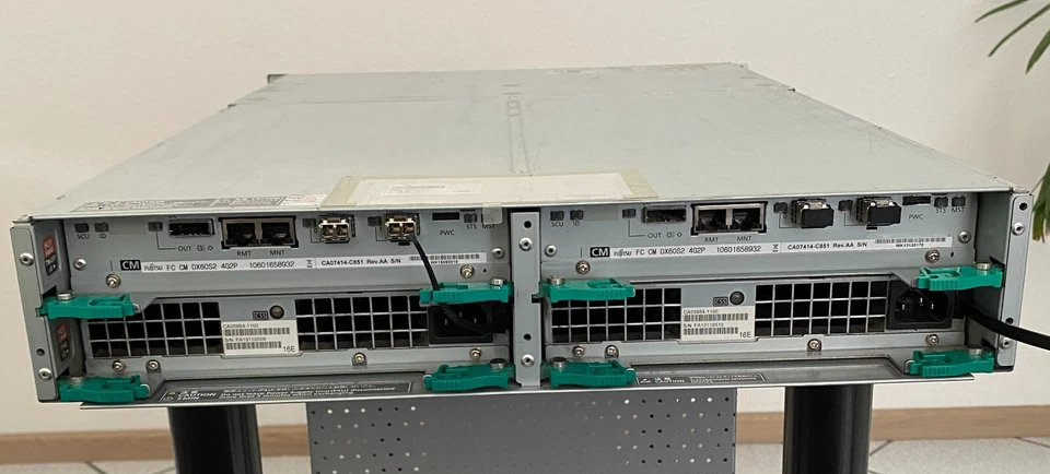 Fujitsu Eternus Storage DX60 S2 2.5" | 17x SAS-450GB 2.5" 10k Festplatten - Bild 2 von 3